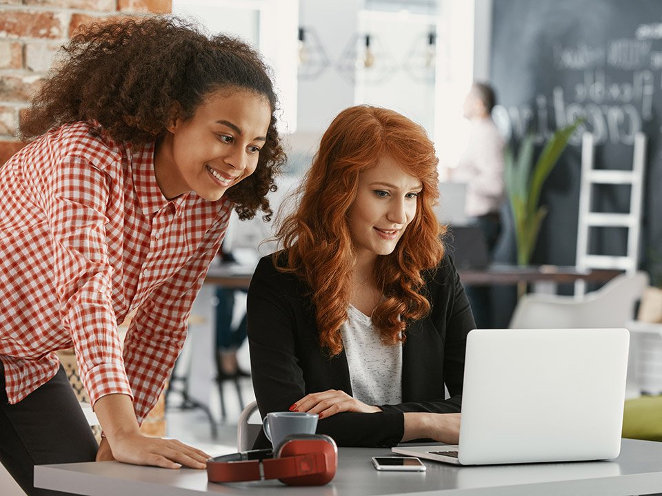 women working on laptop - goldliontech.com